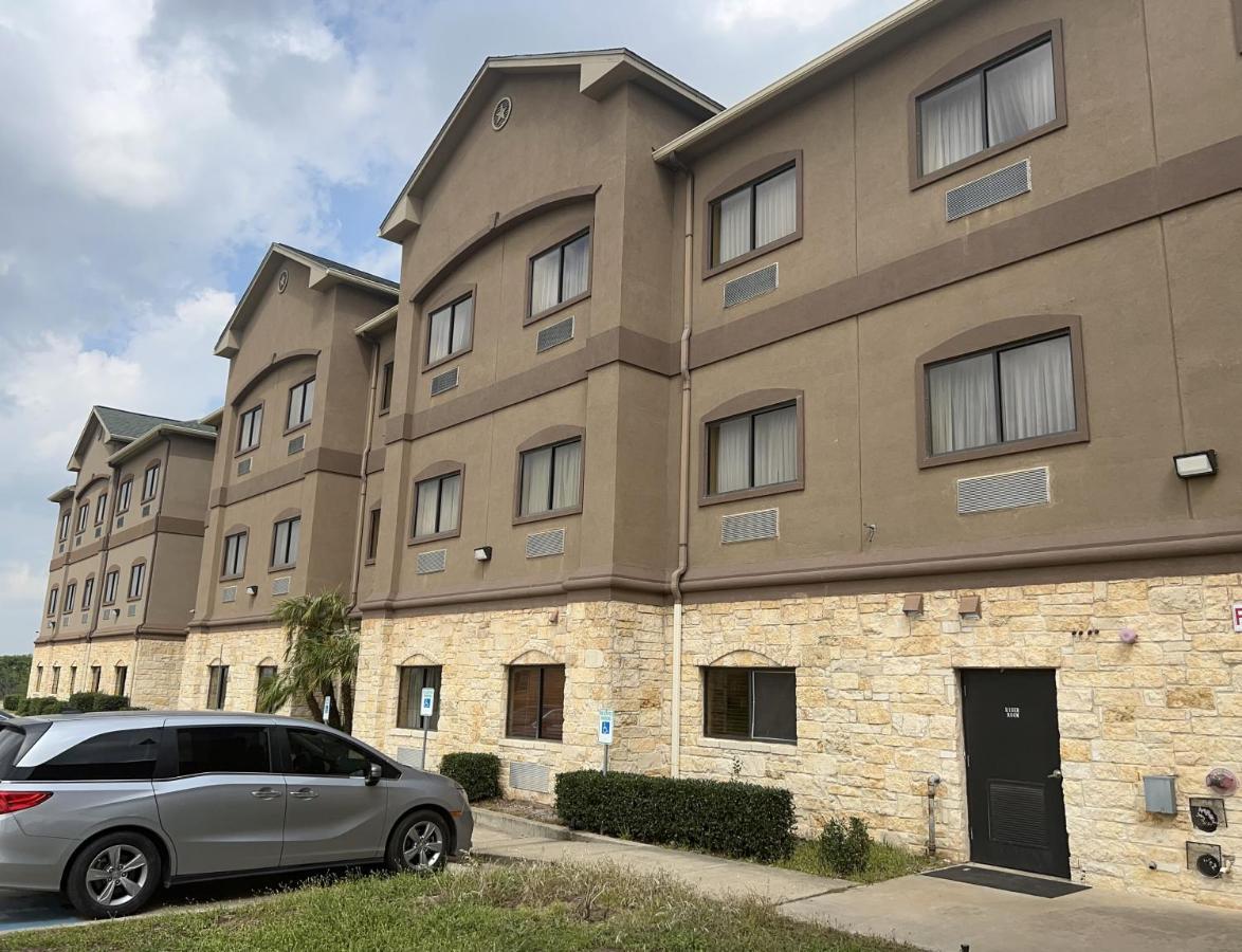 Baymont By Wyndham Cuero Exterior foto